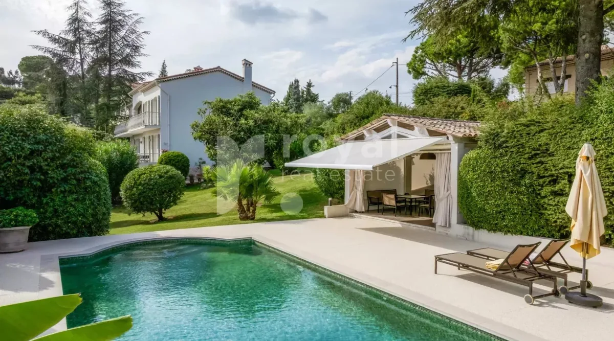 Contemporary Villa with Pool and Sea View in La Roquette — 1