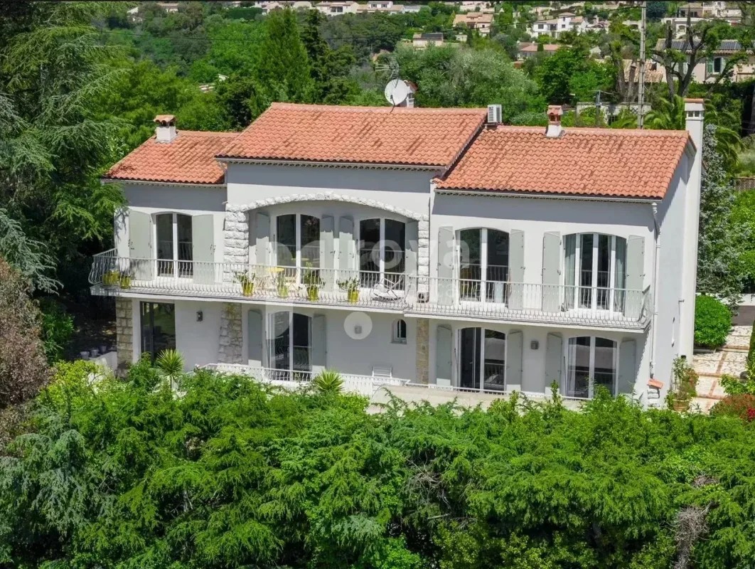 Contemporary Villa with Pool and Sea View in La Roquette — 2
