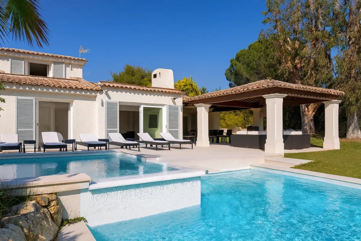Prestigious Villa for Sale in Saint-Tropez – Private Estate — 1