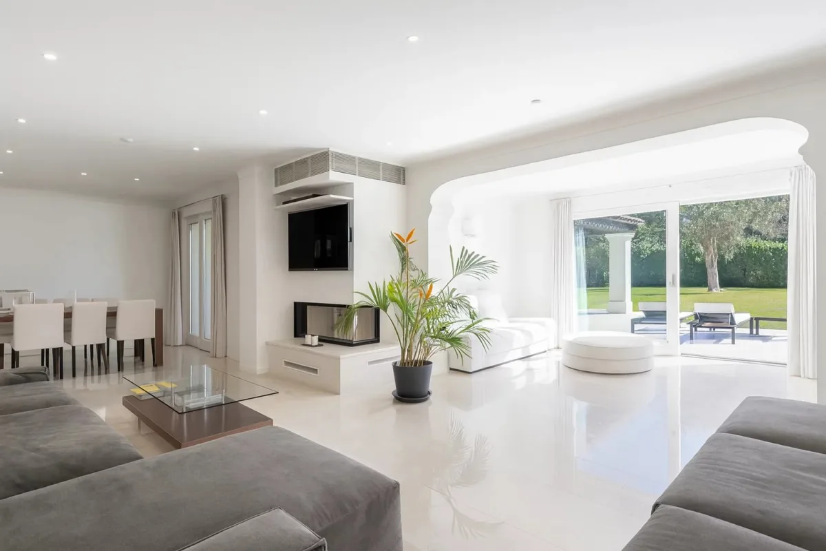 Prestigious Villa for Sale in Saint-Tropez – Private Estate — 5