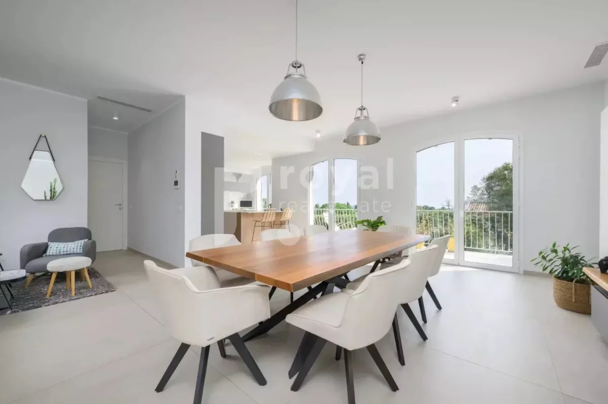 Contemporary Villa with Pool and Sea View in La Roquette — 4