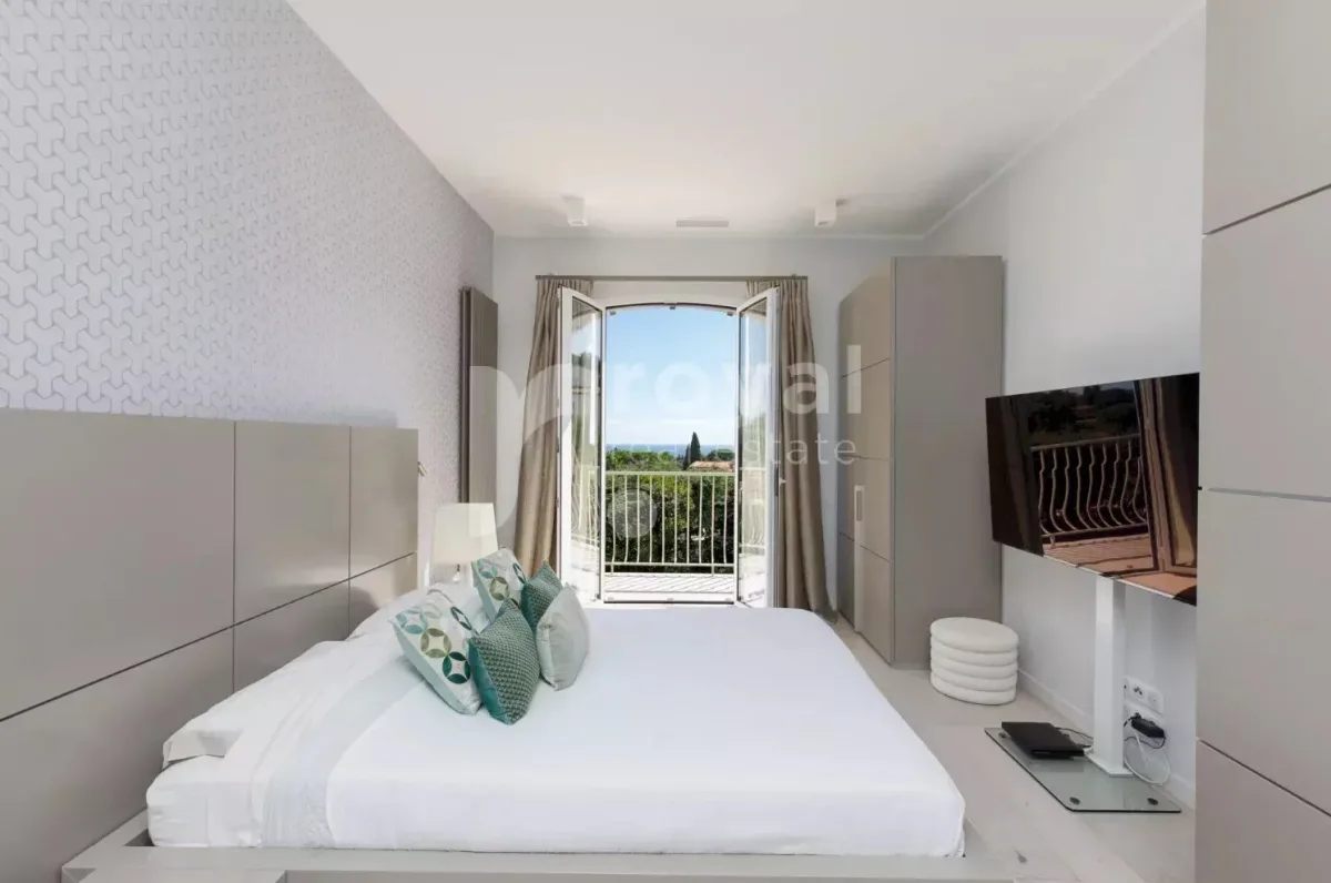 Contemporary Villa with Pool and Sea View in La Roquette — 5