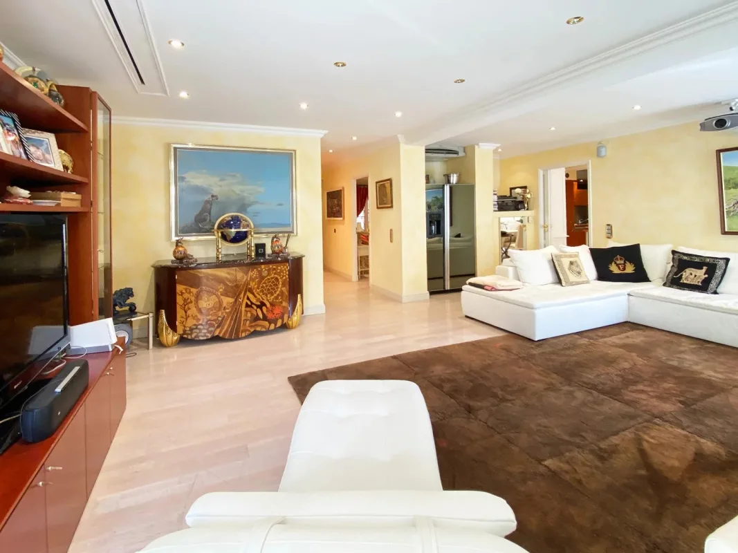 Prestigious Apartment in the Heart of Saint-Tropez — 3