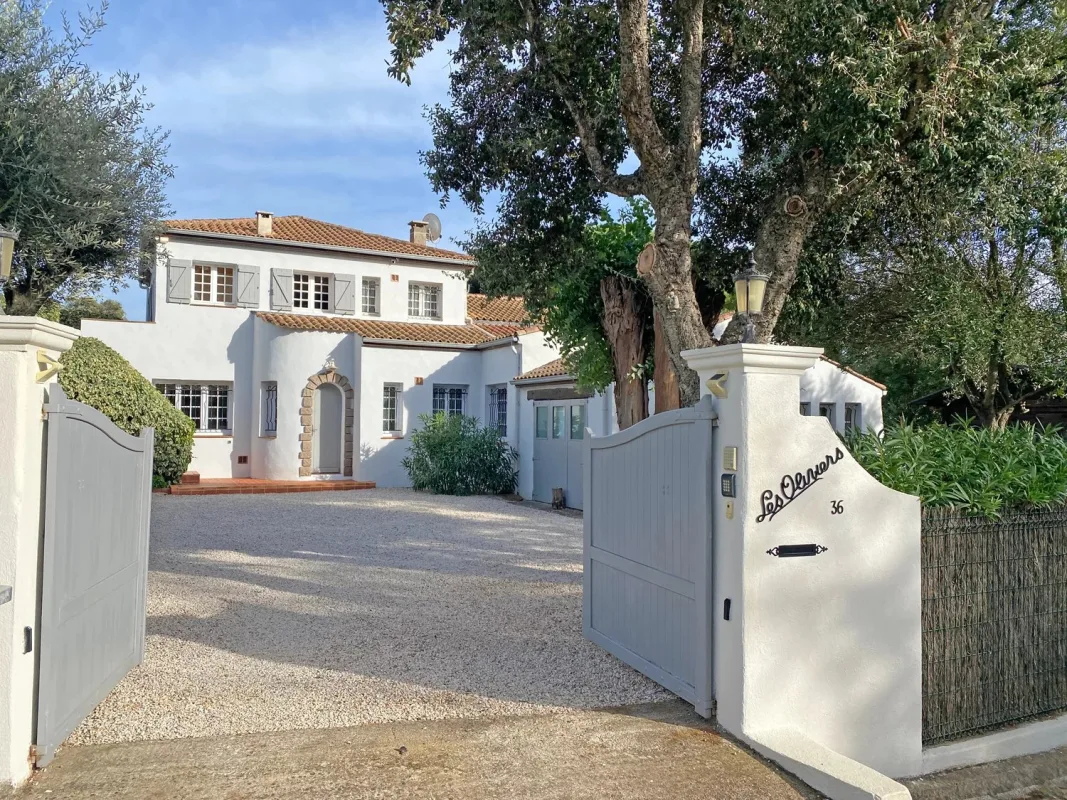 Prestigious Provençal Property in Grimaud near Saint-Tropez — 1