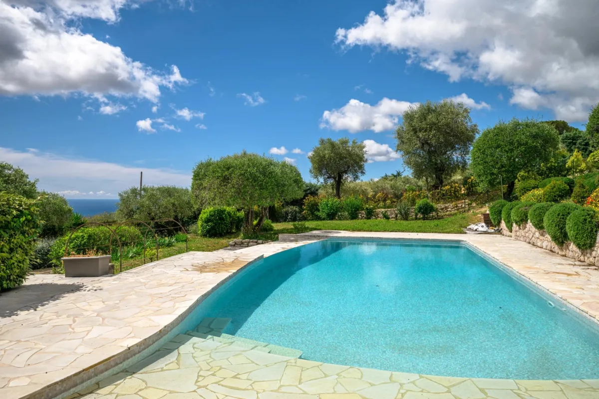 Prestigious Property with Panoramic Sea Views in Nice Gairaut — 1