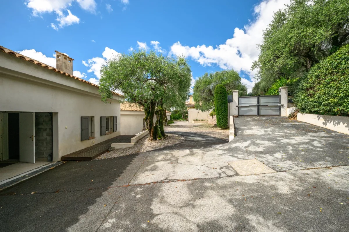 Prestigious Property with Panoramic Sea Views in Nice Gairaut — 4