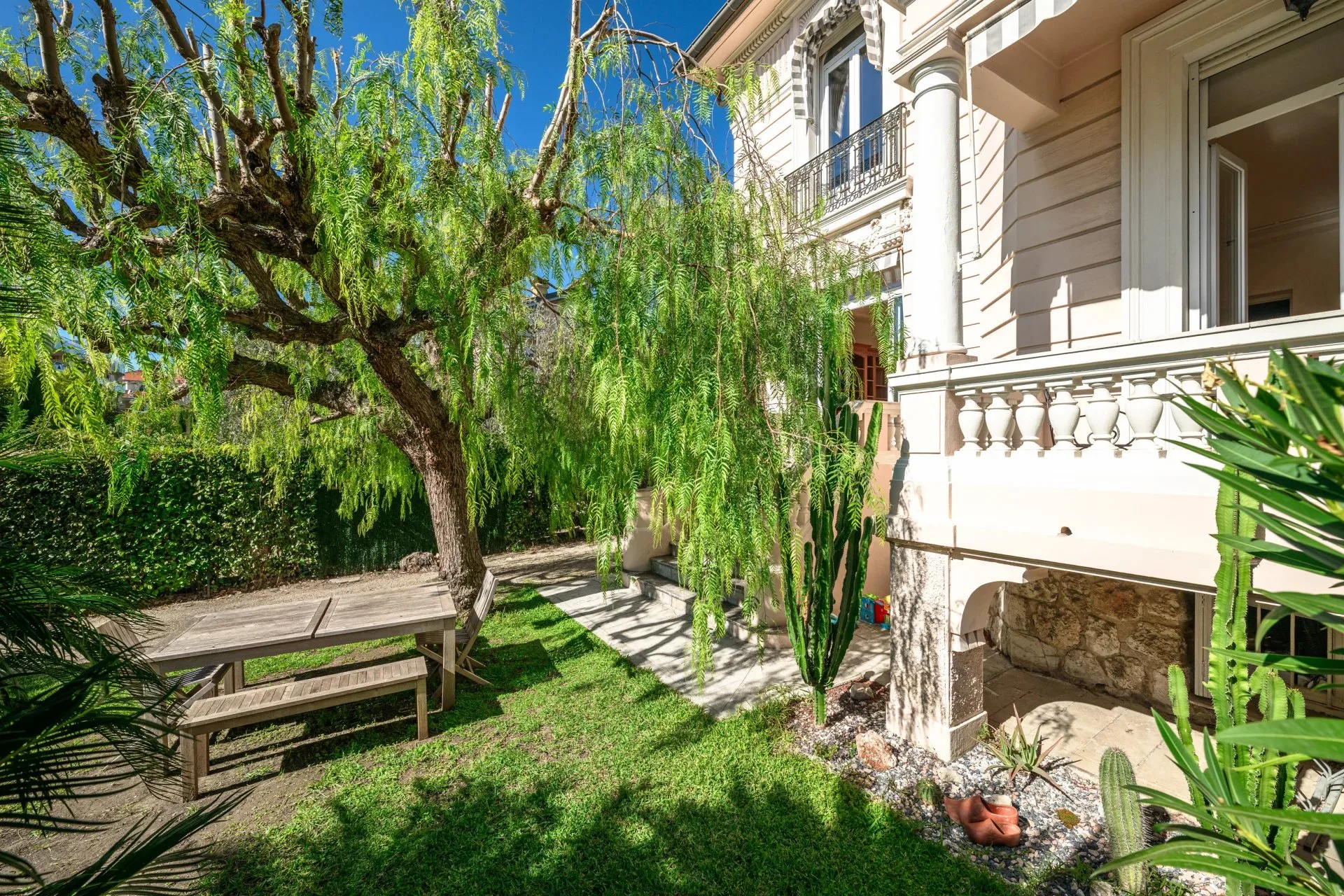 Prestigious Historic Mansion with Garden in Nice Cimiez — 1