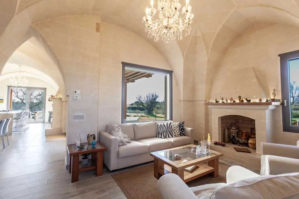 Prestigious Villa with Pool and 5-Hectare Estate in Oria — 2