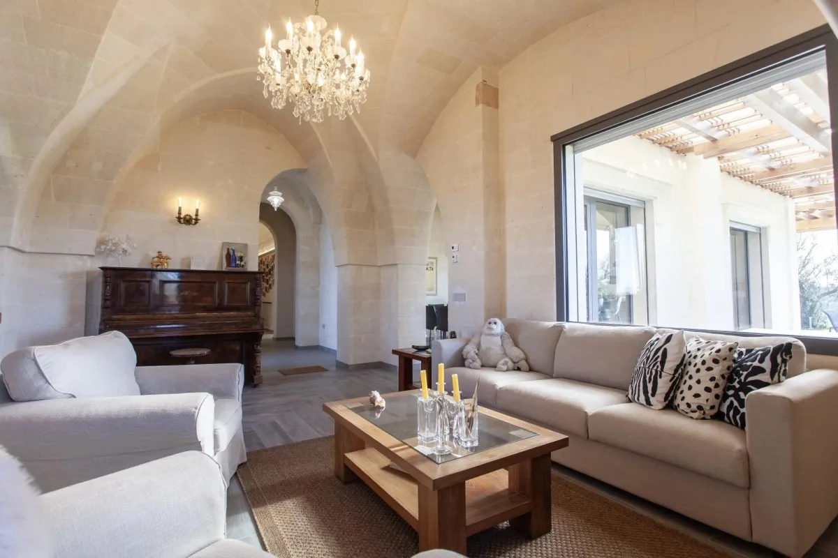 Prestigious Villa with Pool and 5-Hectare Estate in Oria — 4