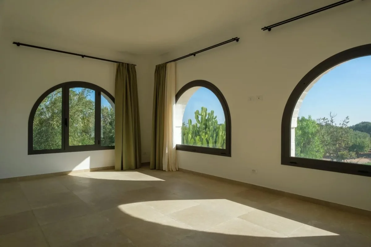 Prestigious Masseria with Pool and Sea Views in Ostuni — 4