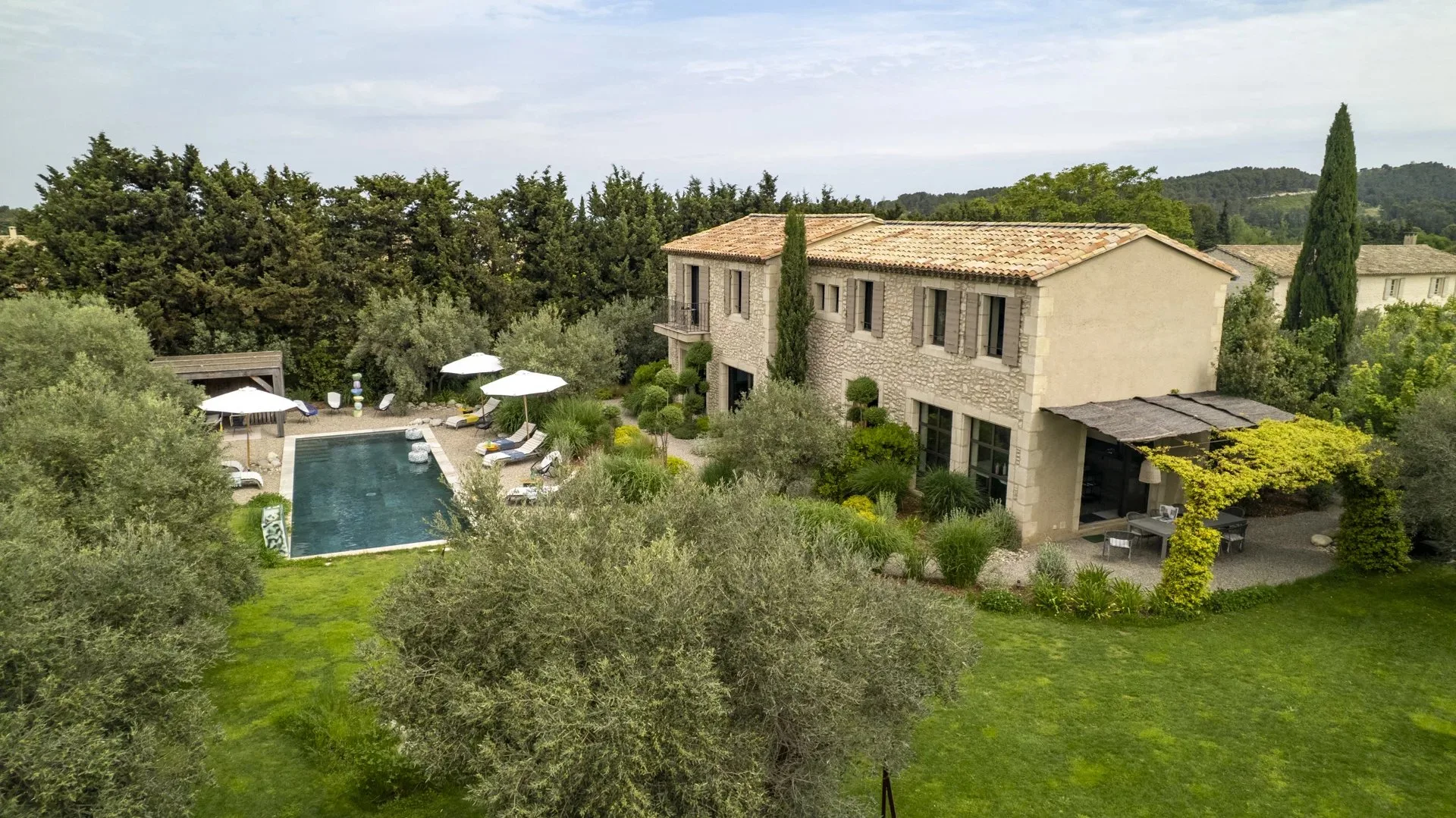 Prestigious Stone Mas with Pool in Eygalières — 1