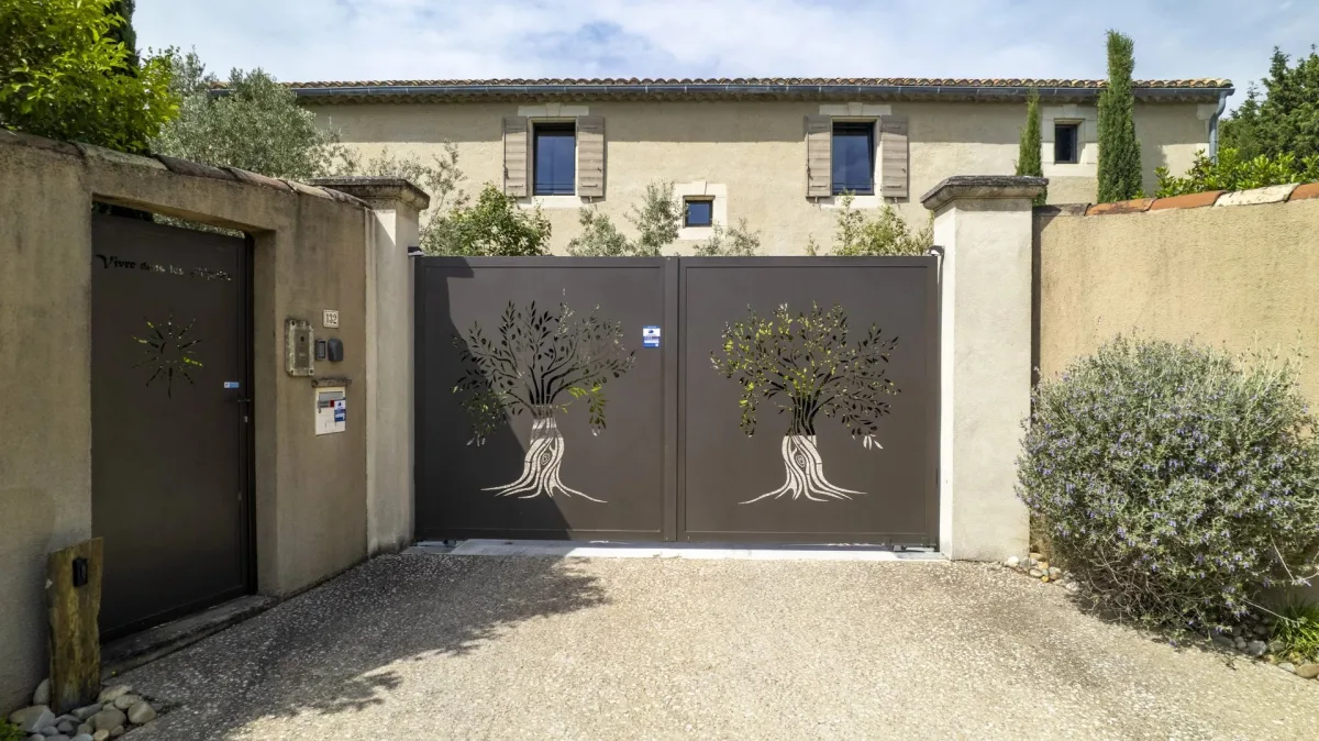 Prestigious Stone Mas with Pool in Eygalières — 4