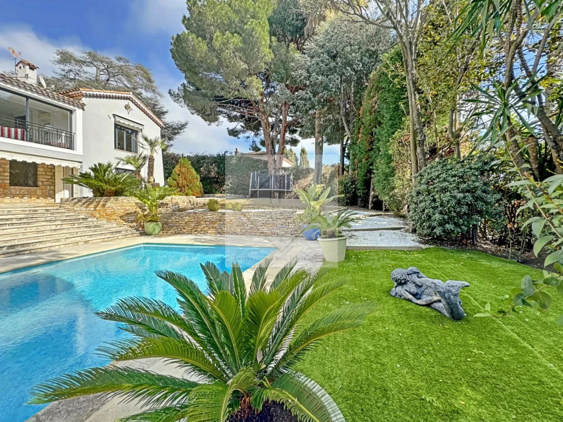 Prestigious Sea-View Villa in Cannes La Californie — 1