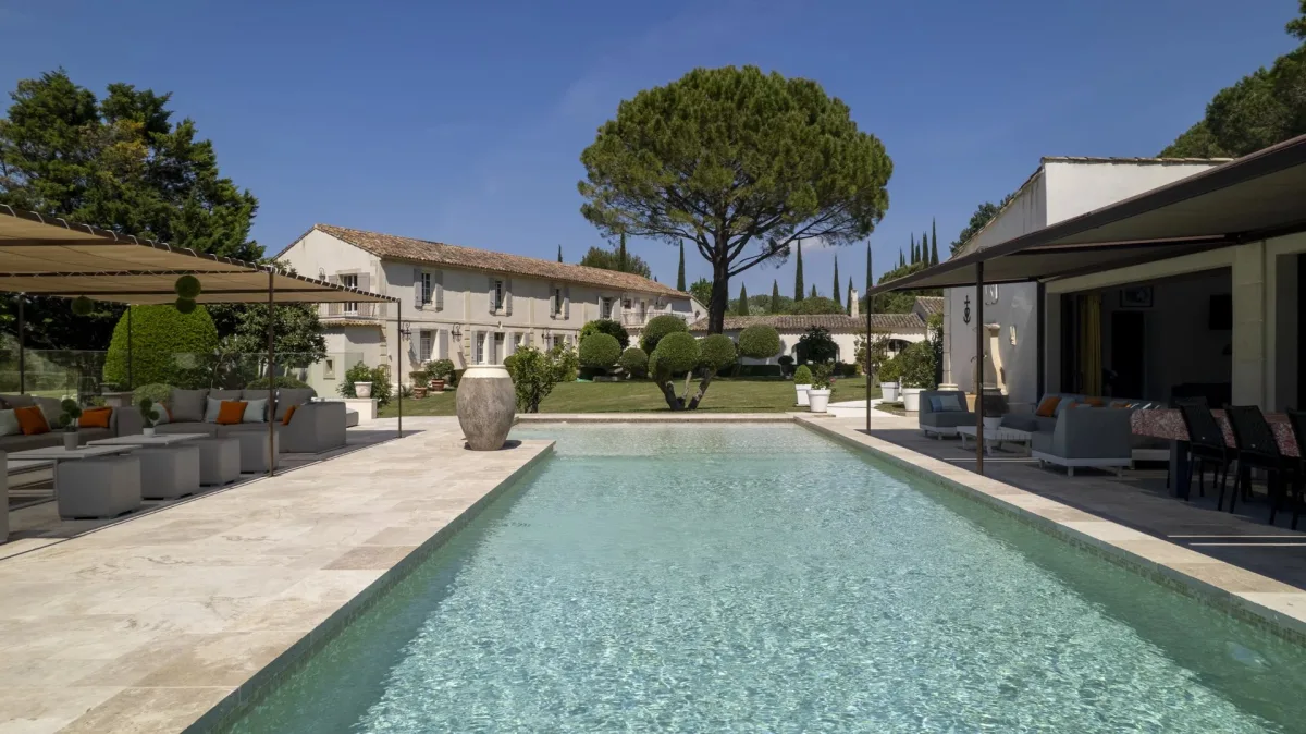 Prestigious Luxury Estate with 3-Hectare Grounds in Raphèle-lès-Arles — 2