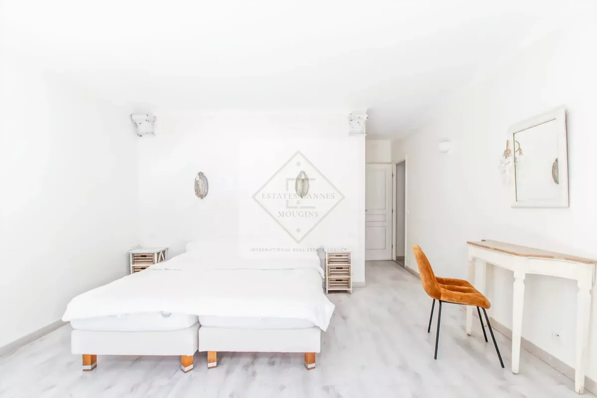 Prestigious Villa with Panoramic Sea Views in Mandelieu-la-Napoule — 5