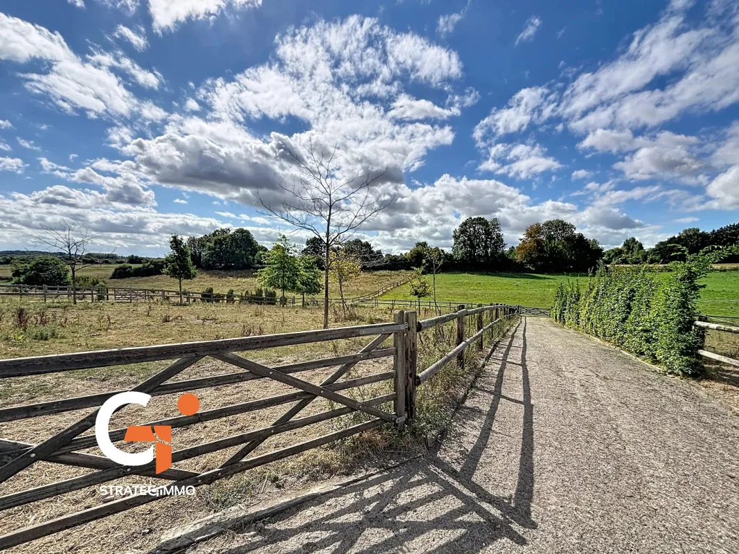 Exceptional Equestrian Estate on 14 Hectares in Normandy — 1