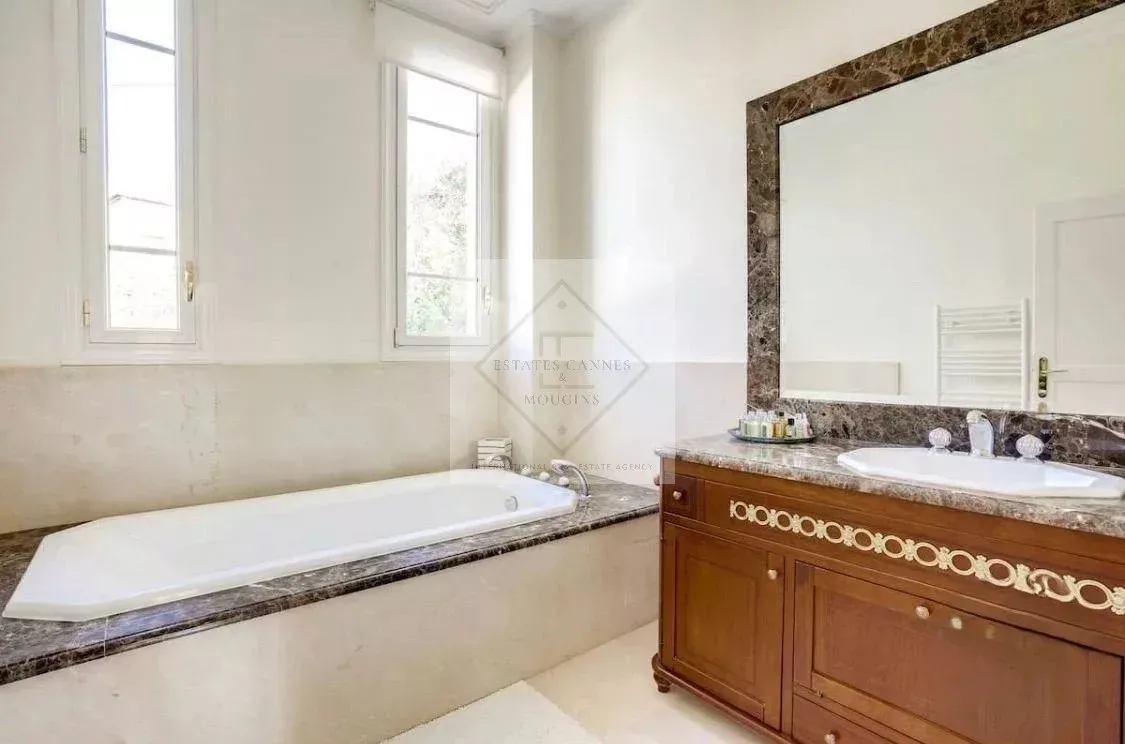 Prestigious Residence with Private Pool in Cannes Montfleury — 4