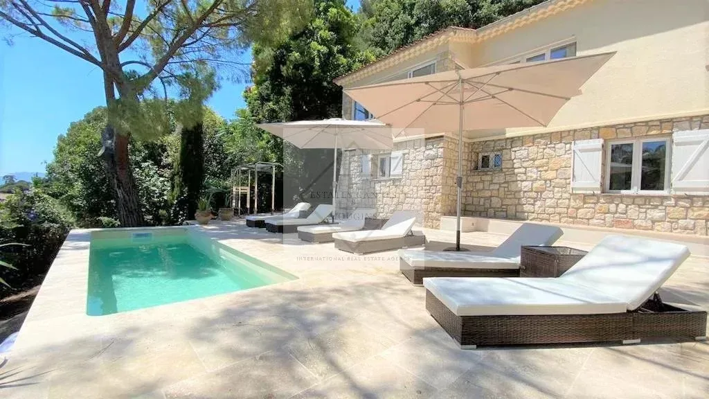 Prestigious Villa with Panoramic Views in Mougins — 1
