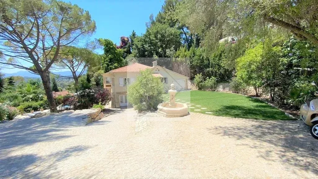 Prestigious Villa with Panoramic Views in Mougins — 3