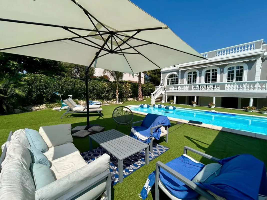 Prestigious Villa with Swimming Pool in Juan-les-Pins — 2
