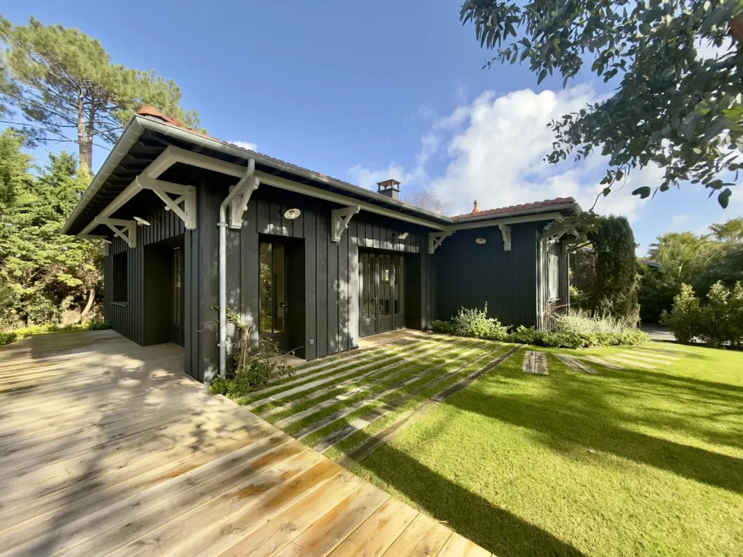 Prestigious Renovated Villa with Pool in Cap Ferret — 1