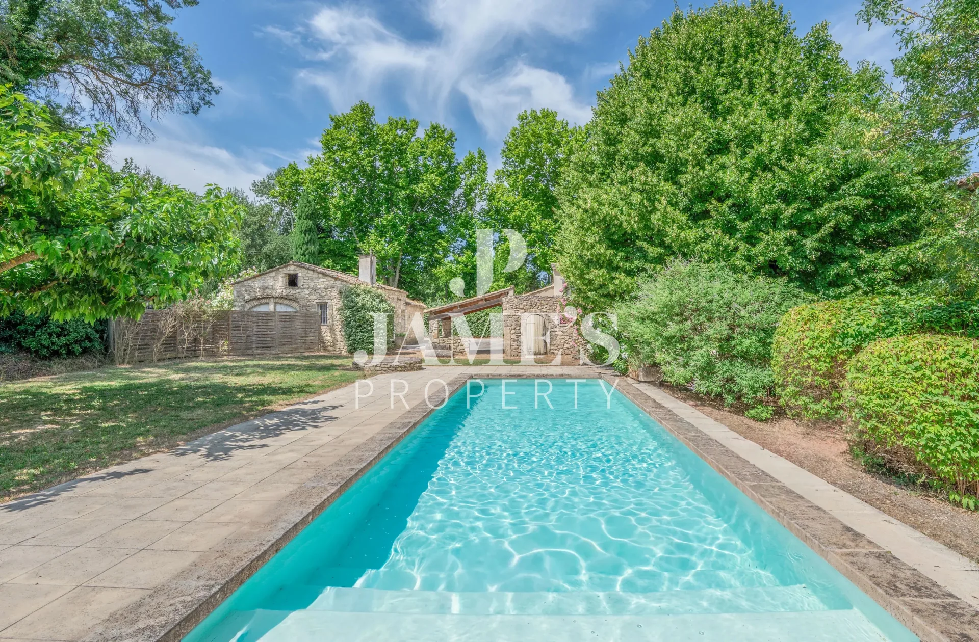 Prestigious Stone Estate on 3 Hectares in Eygalières — 1