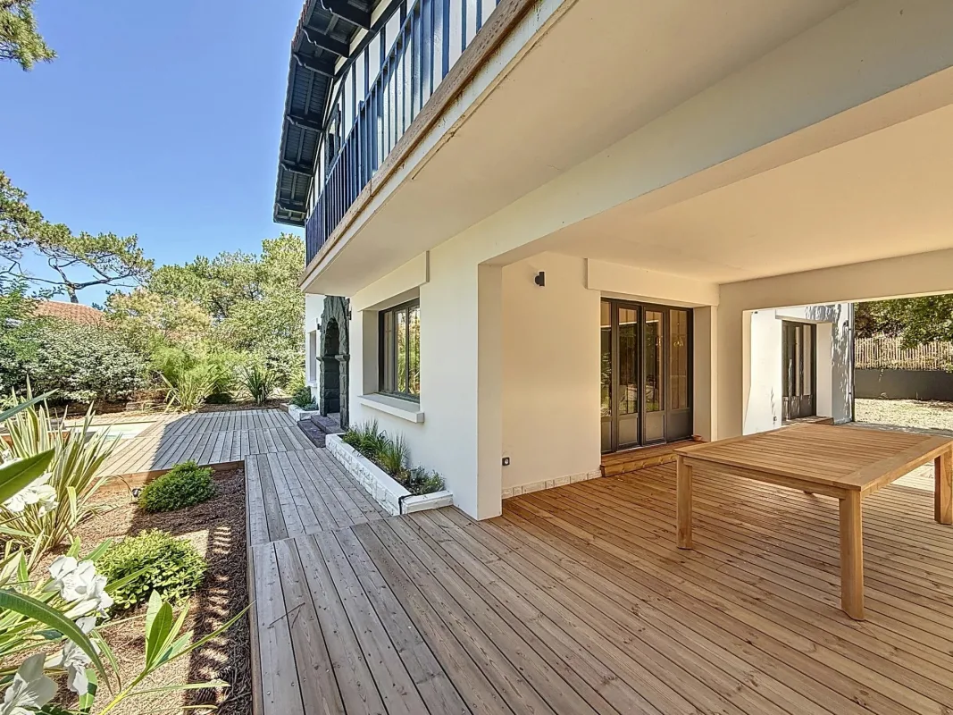 Prestigious Renovated Villa Steps from the Ocean in Cap Ferret — 2