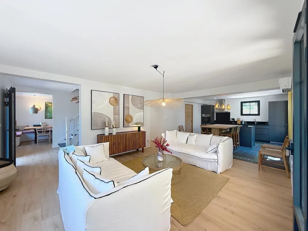 Prestigious Renovated Villa Steps from the Ocean in Cap Ferret — 4