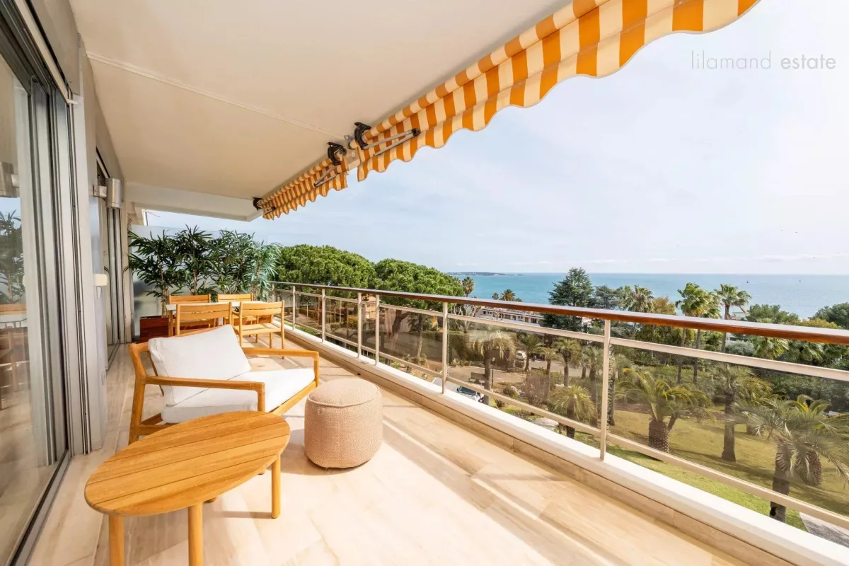 Prestigious Apartment in Cannes Eden with Panoramic Sea Views — 1