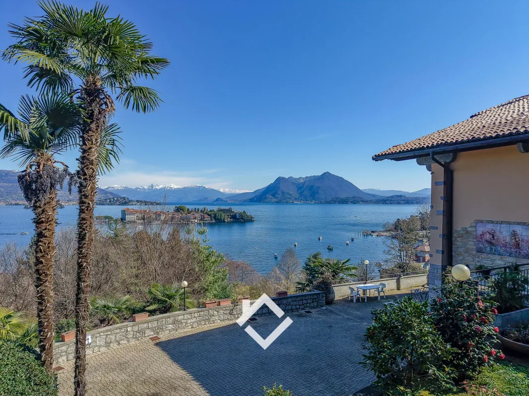 Exceptional Villa with Panoramic Lake Views in Stresa — 1