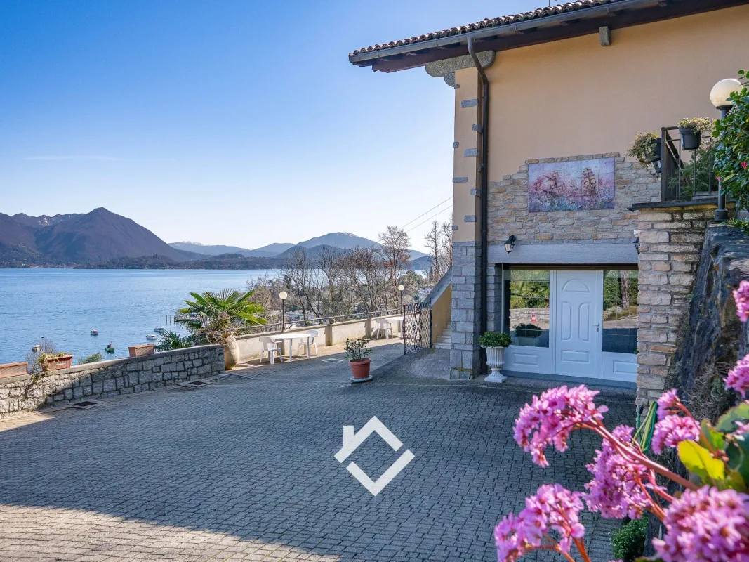 Exceptional Villa with Panoramic Lake Views in Stresa — 3