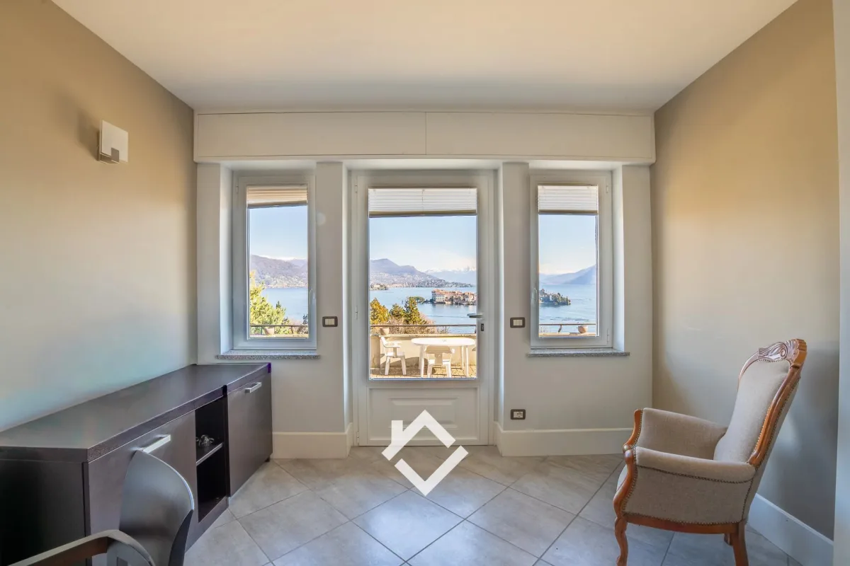 Exceptional Villa with Panoramic Lake Views in Stresa — 5