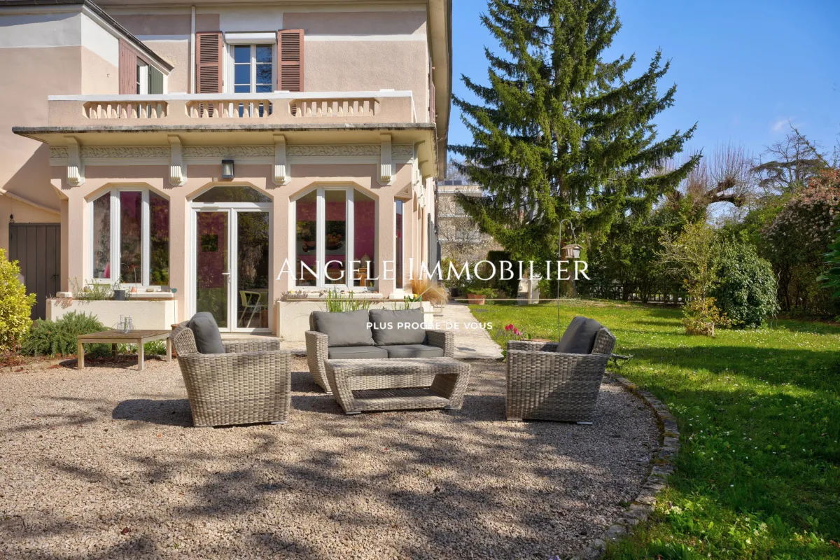 Prestigious 19th-Century Estate with Pool in Écully — 5