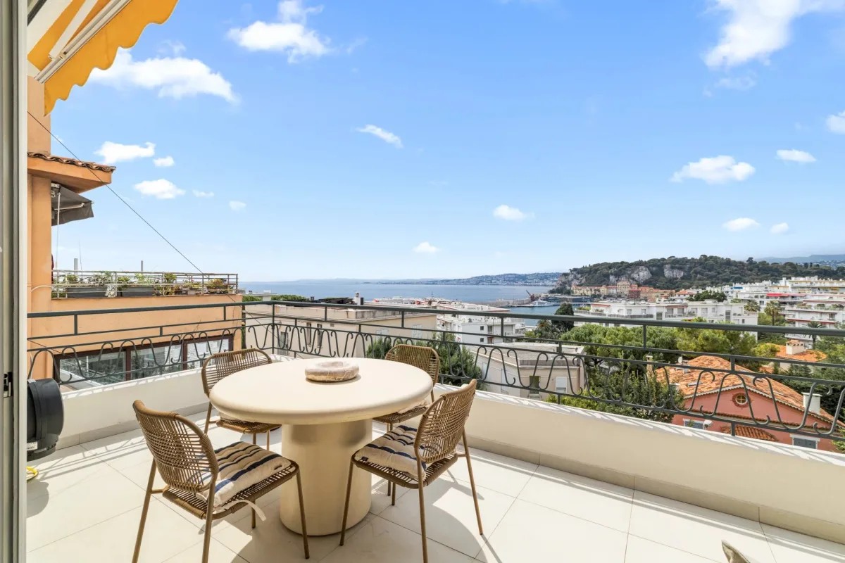 Prestigious Sea-View Apartment – Nice Port — 1