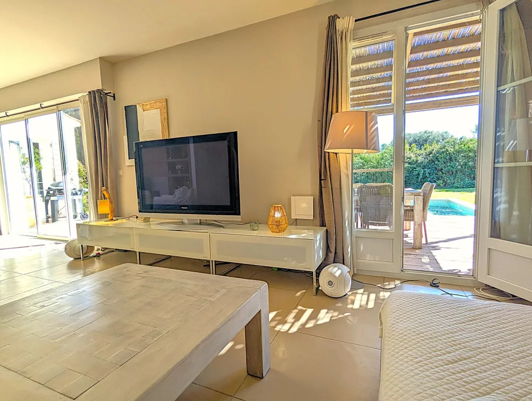 Prestigious Provençal Villa with Pool in Grimaud — 3