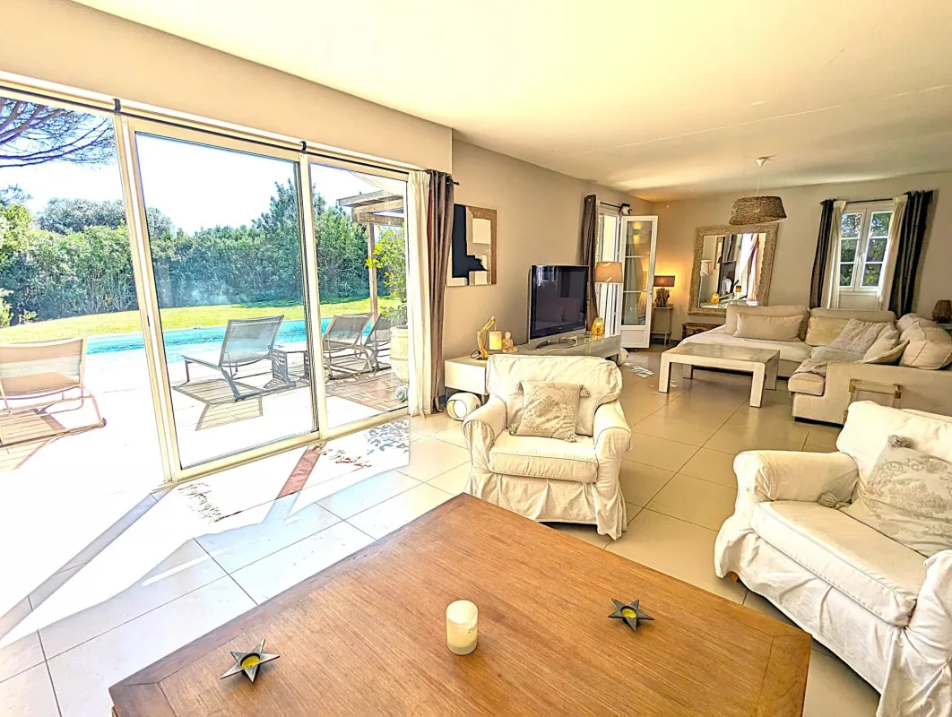 Prestigious Provençal Villa with Pool in Grimaud — 4