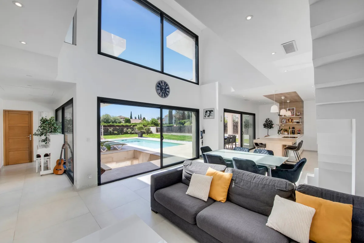 Prestigious Contemporary Villa with Pool in Saint-Raphaël — 3