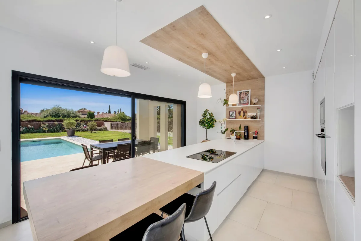 Prestigious Contemporary Villa with Pool in Saint-Raphaël — 4