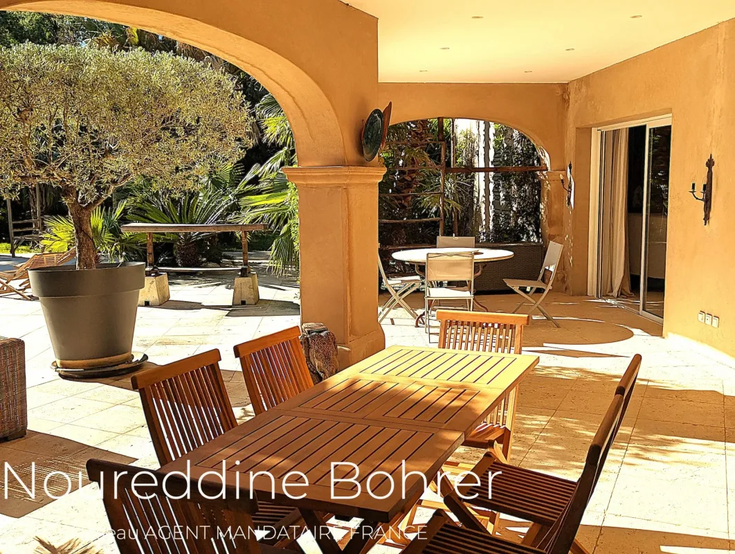 Prestigious Provençal Villa with Sea Views in Grimaud — 3