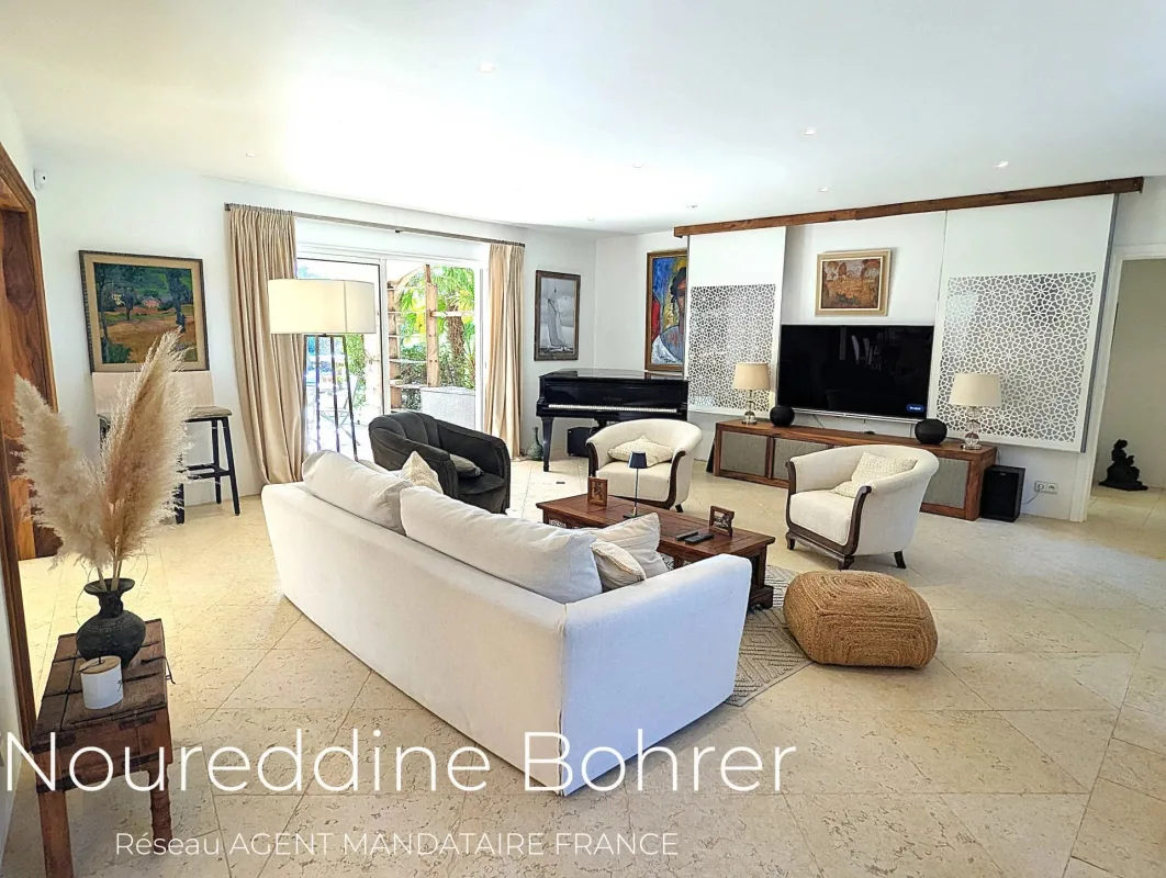 Prestigious Provençal Villa with Sea Views in Grimaud — 4