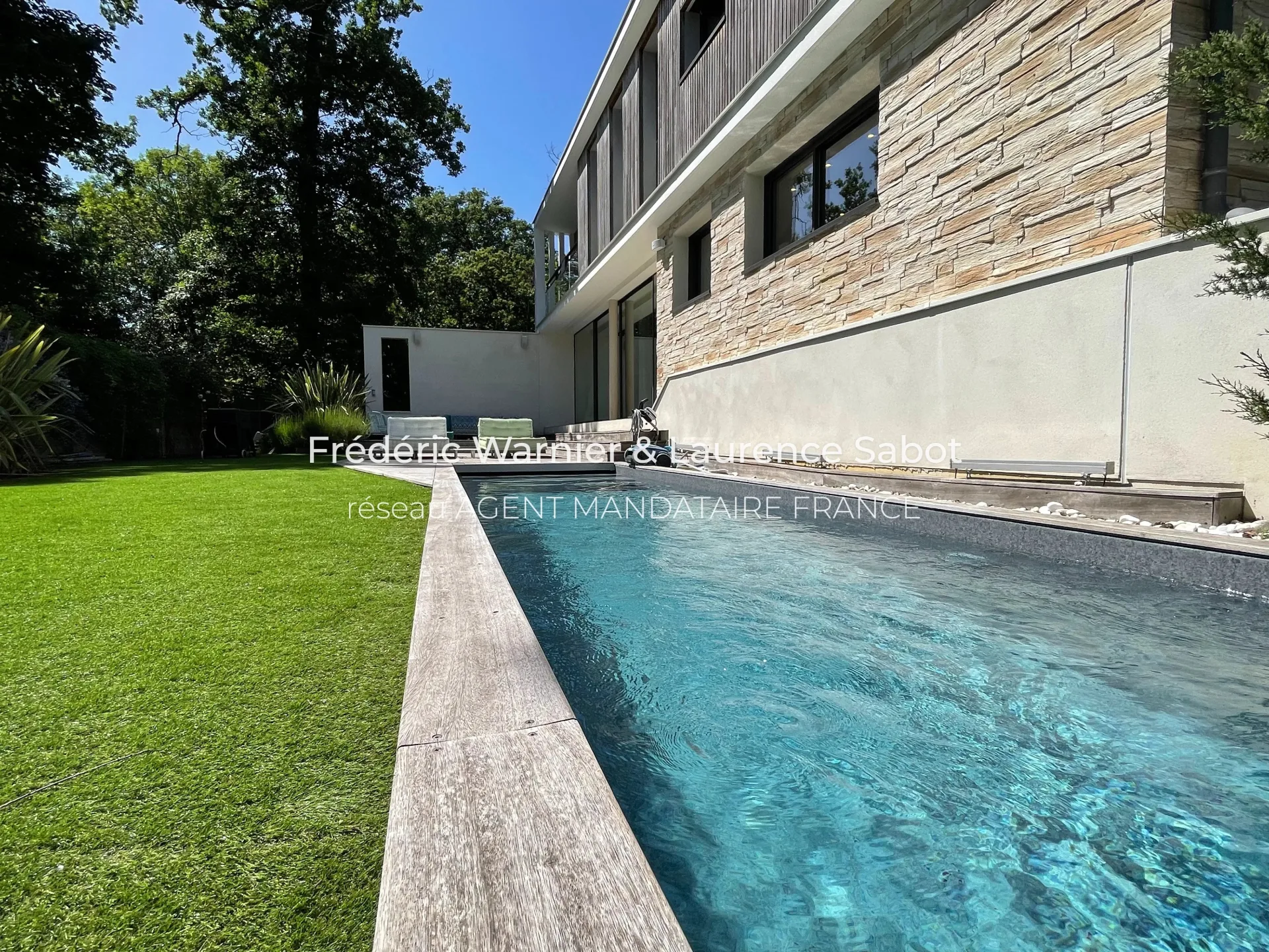 Prestigious Contemporary Architect Villa in Vaucresson — 1