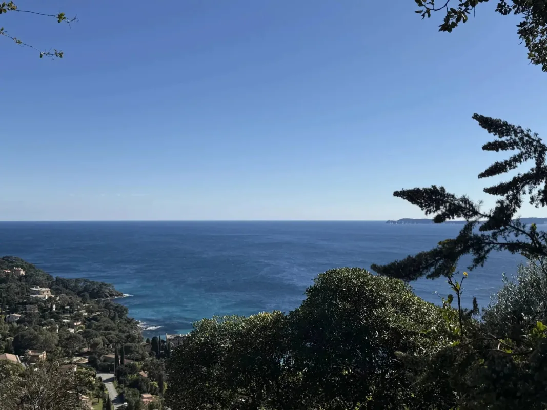 Provençal Villa with Sea Views in Rayol-Canadel-sur-Mer — 1