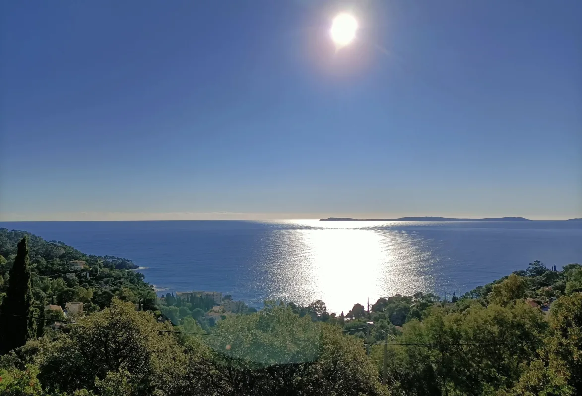 Provençal Villa with Sea Views in Rayol-Canadel-sur-Mer — 2