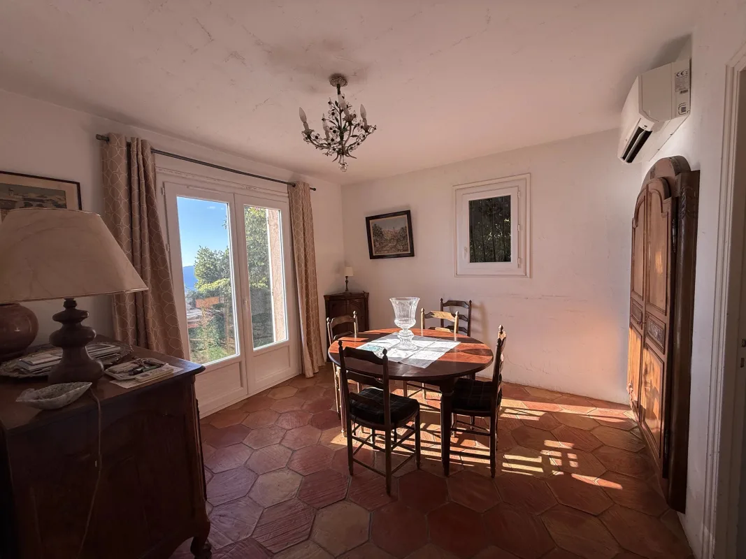 Provençal Villa with Sea Views in Rayol-Canadel-sur-Mer — 4