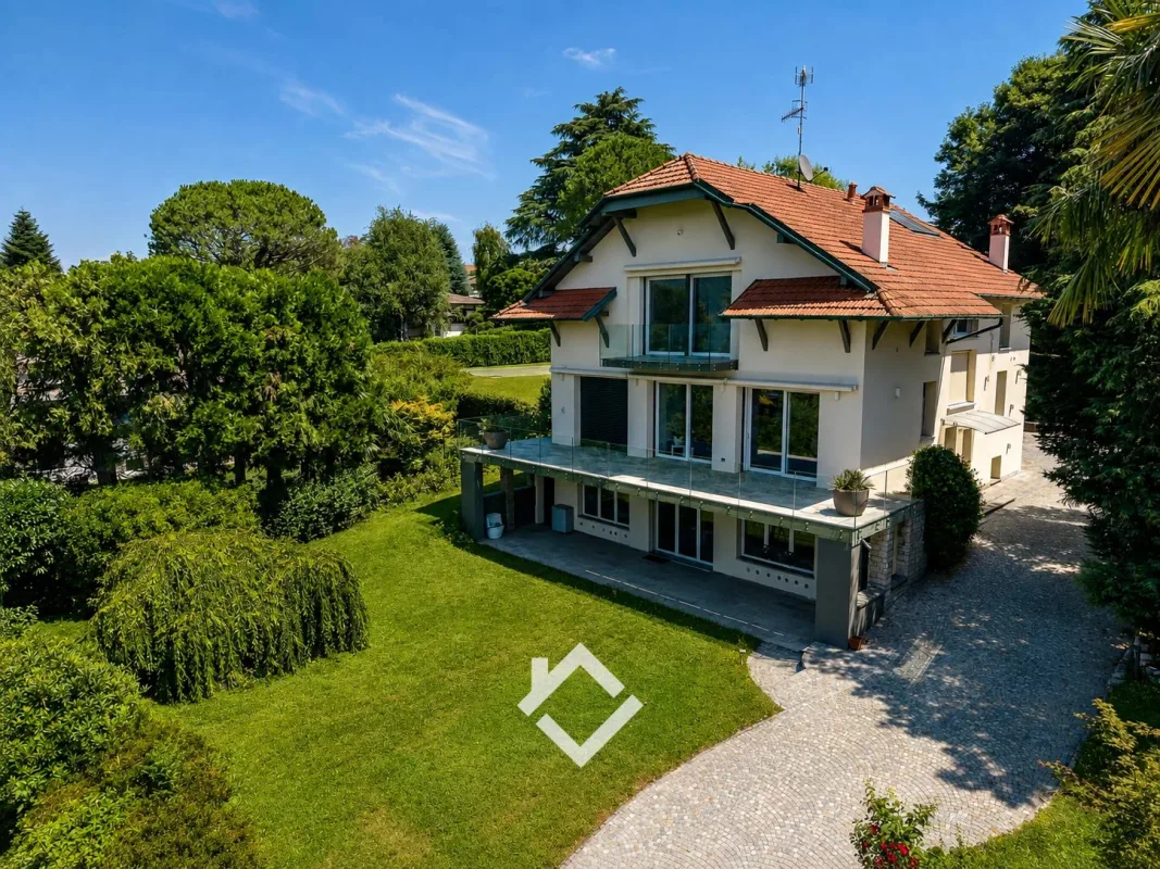 Prestigious Panoramic Villa for Sale in Ranco, Lake Maggiore — 3