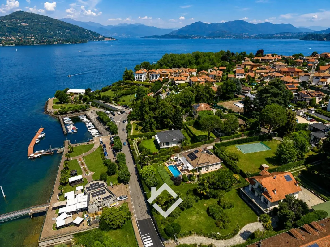 Prestigious Panoramic Villa for Sale in Ranco, Lake Maggiore — 4