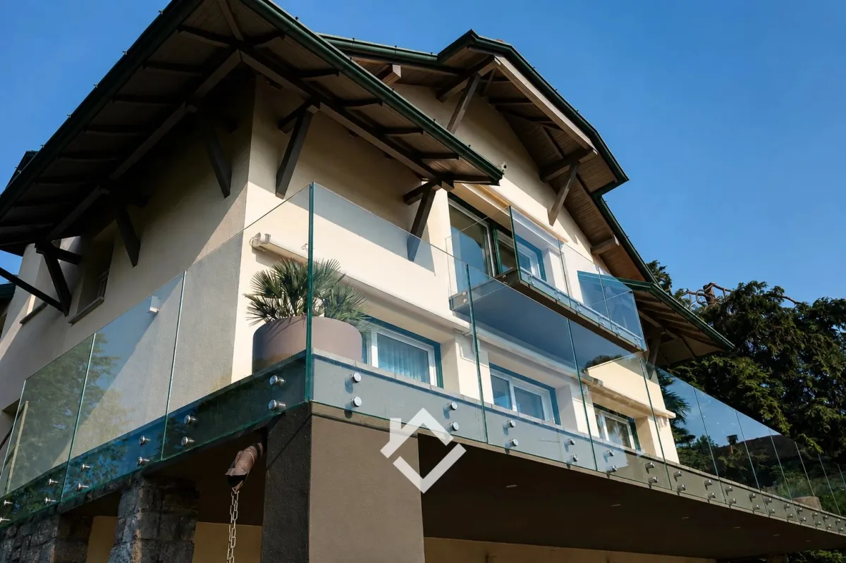 Prestigious Panoramic Villa for Sale in Ranco, Lake Maggiore — 5