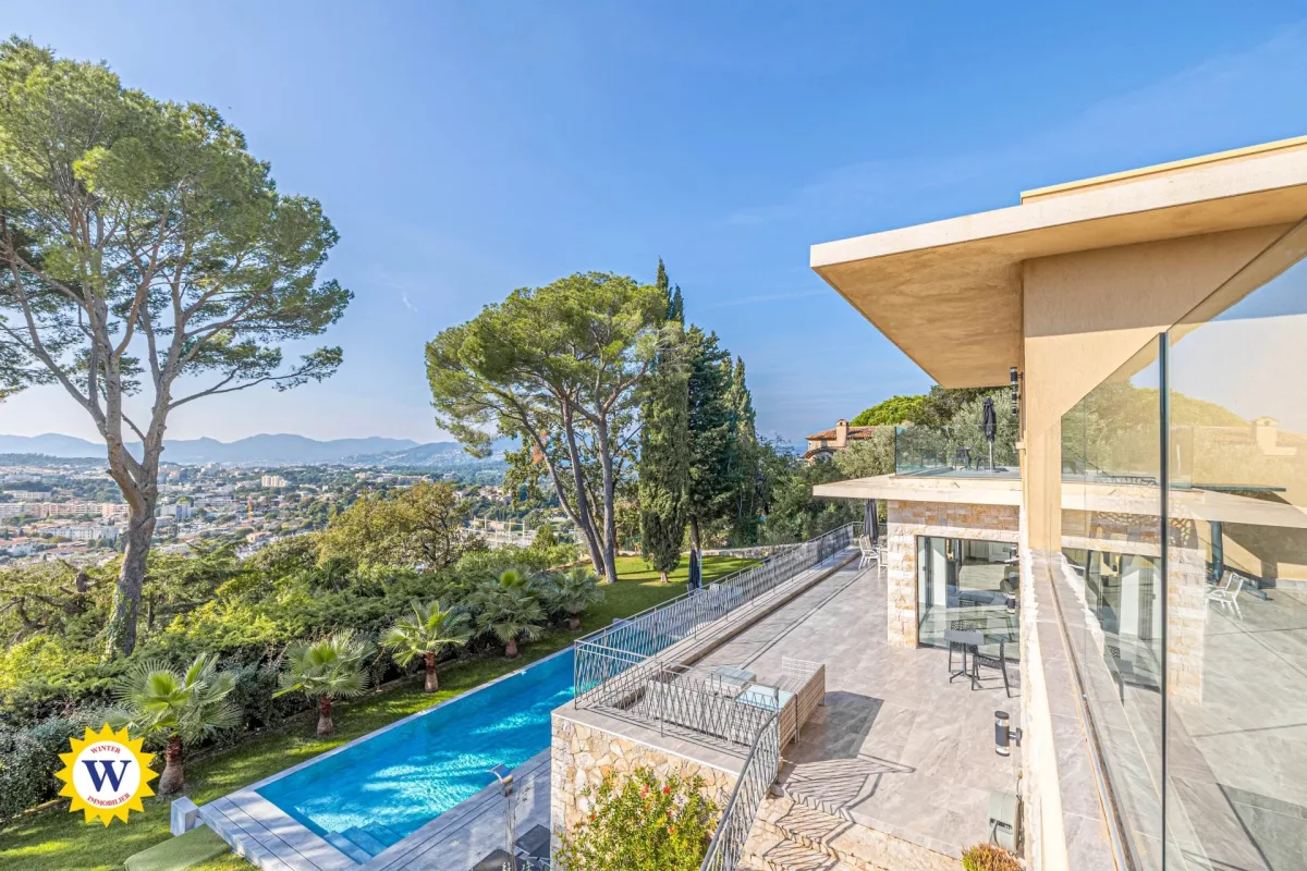 Prestigious Villa with Panoramic Sea Views in Mougins — 3