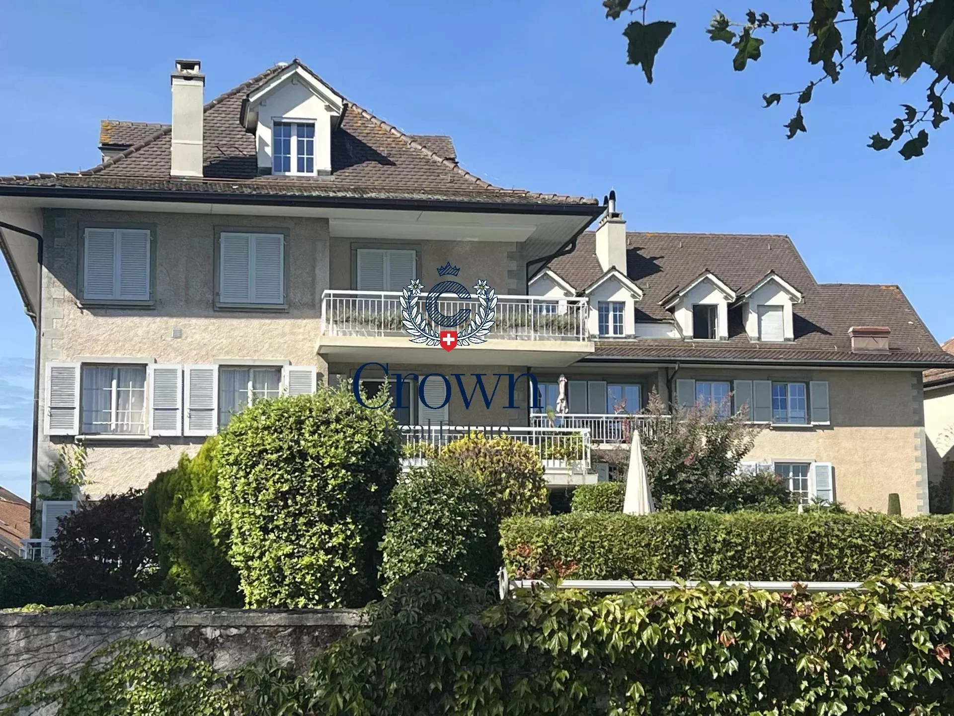 Prestigious Lake Geneva Penthouse with Panoramic Views in Saint-Prex — 2