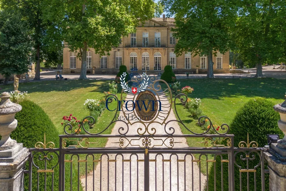 Prestigious Historic Château Estate for Sale in Manosque — 2